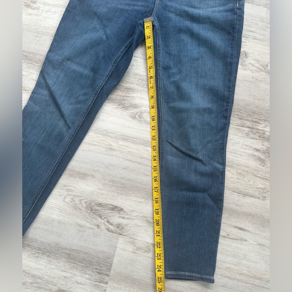 White House Black Market Women’s Skinny Crop Blue Jeans size 4 - Picture 6 of 9